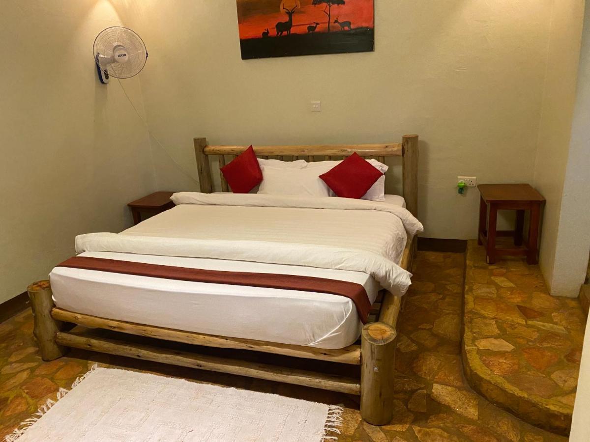 Afro Smile Hotel & Guest House - Jinja Extérieur photo