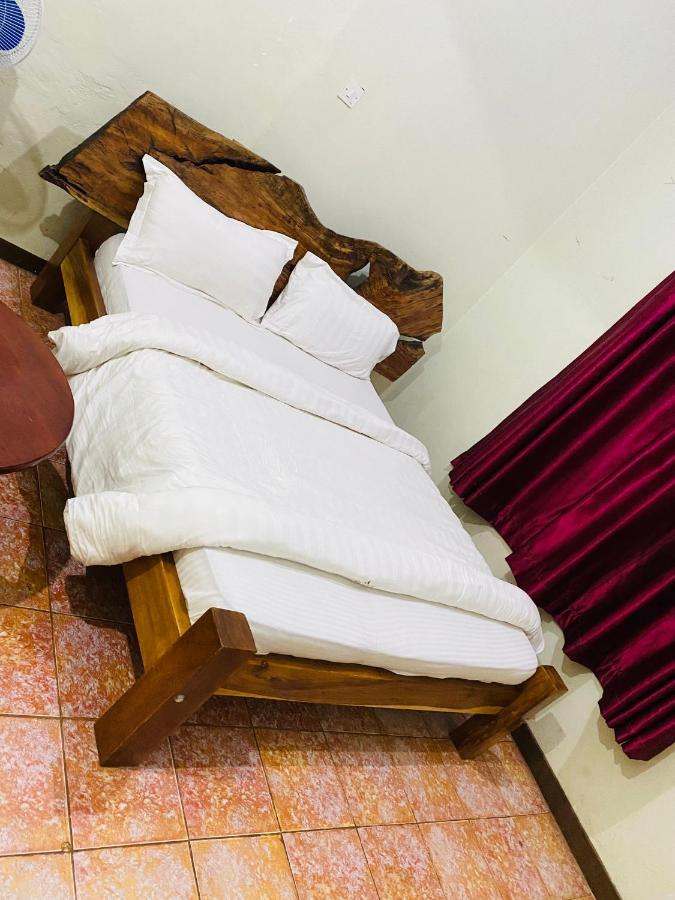 Afro Smile Hotel & Guest House - Jinja Extérieur photo