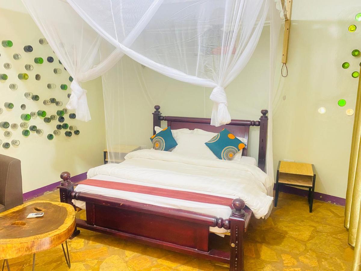 Afro Smile Hotel & Guest House - Jinja Extérieur photo