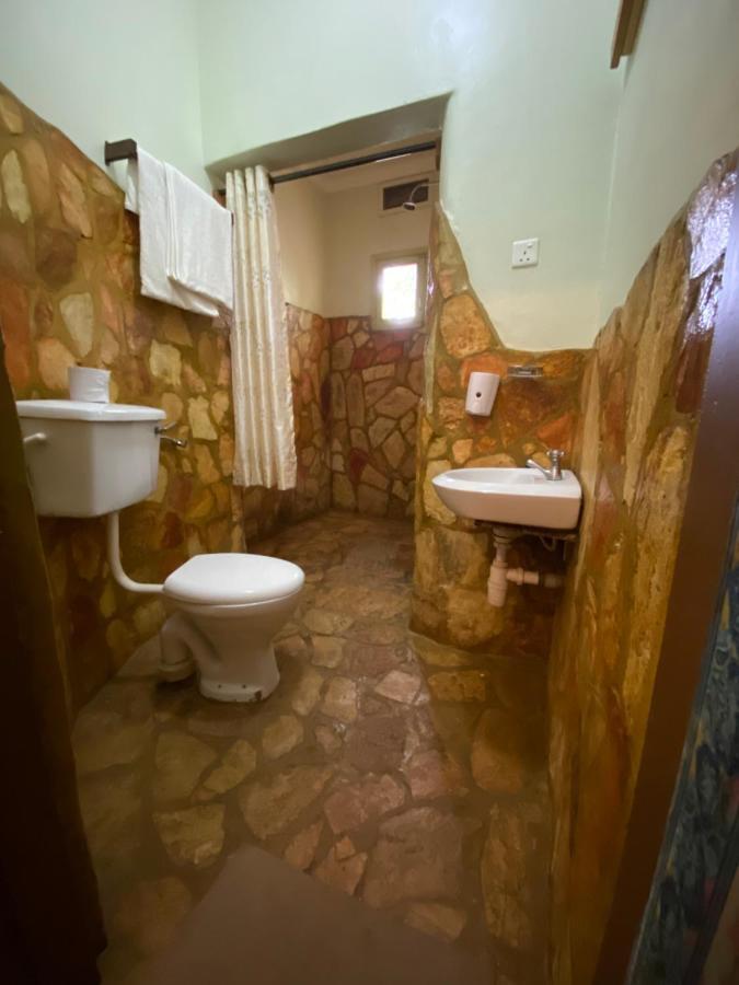 Afro Smile Hotel & Guest House - Jinja Extérieur photo