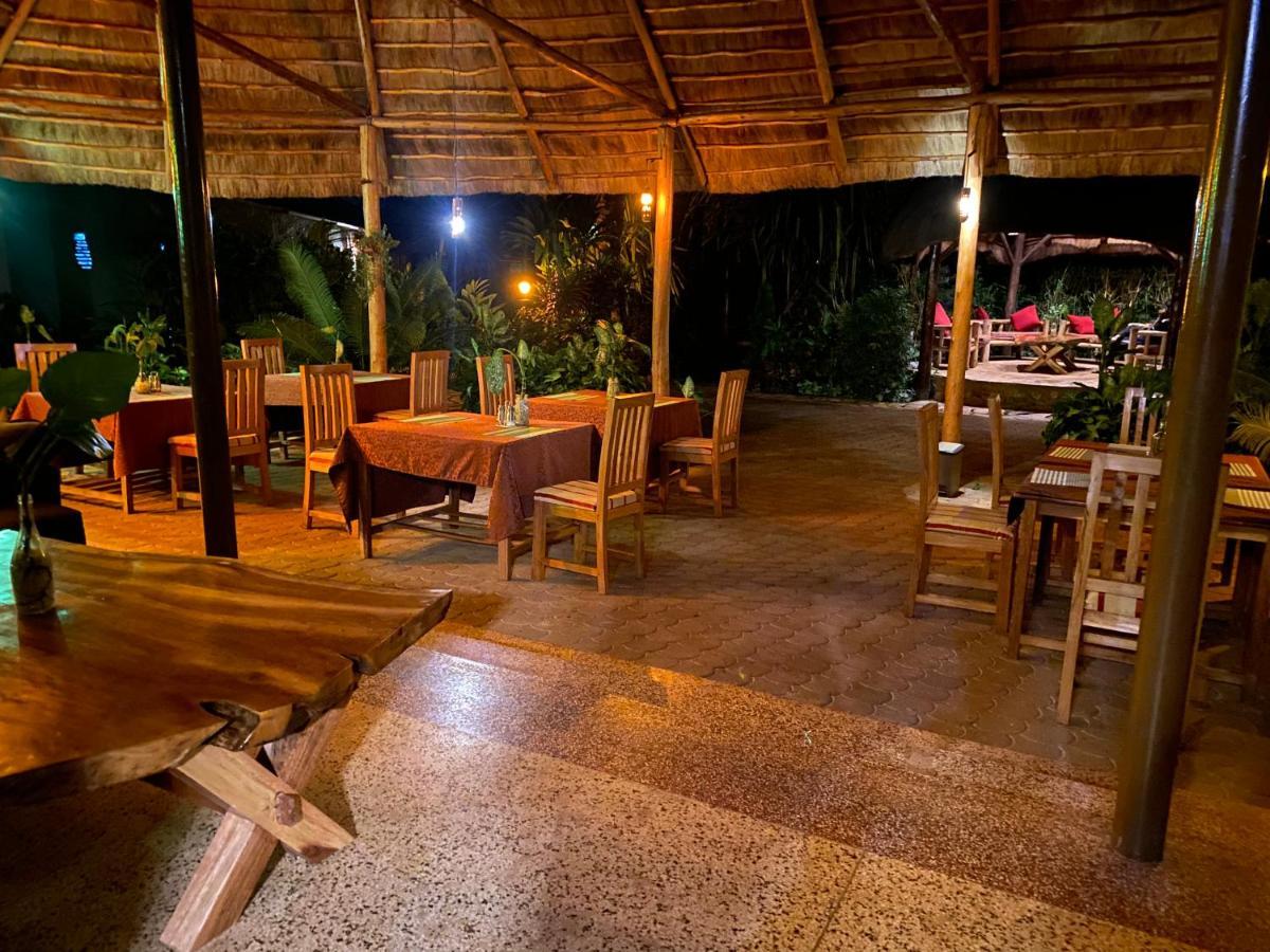 Afro Smile Hotel & Guest House - Jinja Extérieur photo